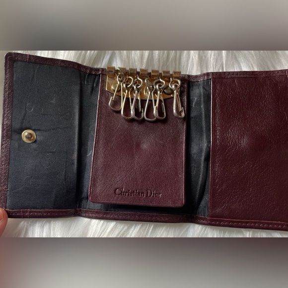 Authentic vintage Christian Dior Key Holder. In Preowned good condition. - Picture 3 of 7